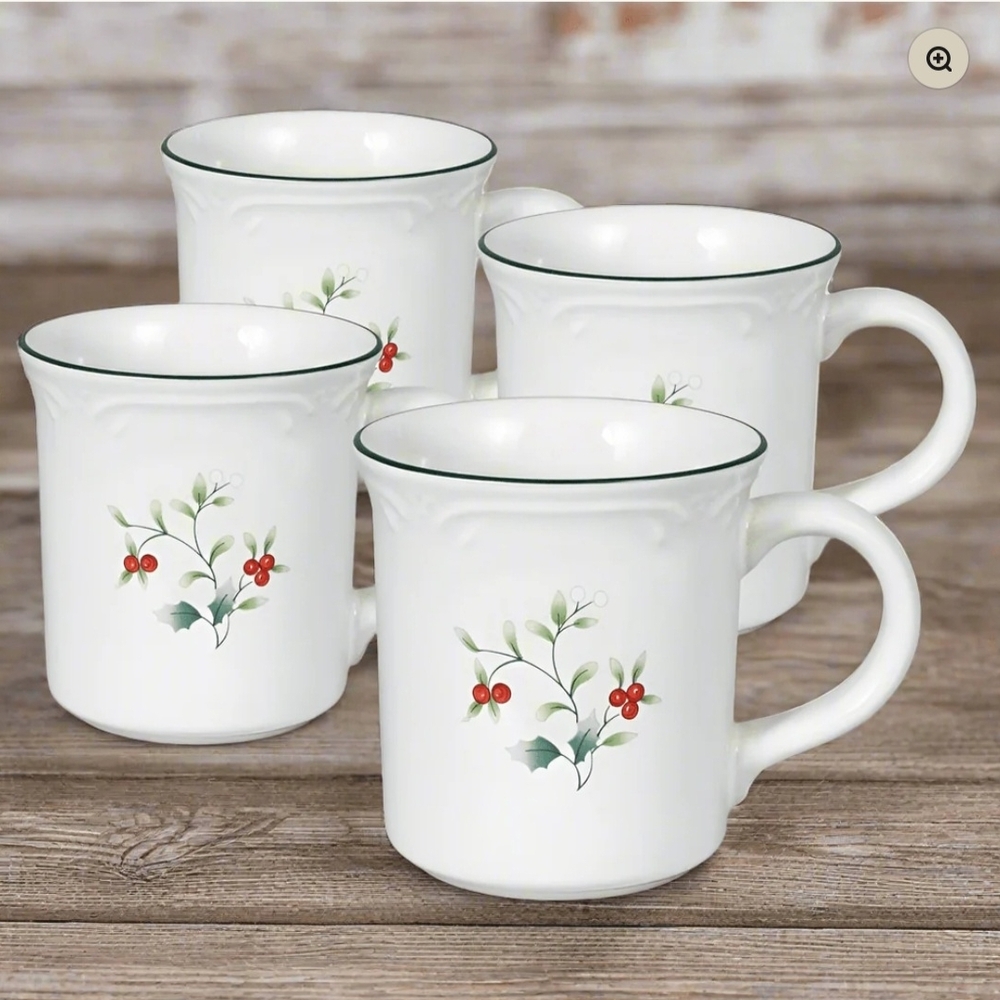 Pfaltzgraff Winterberry® Set of 4 Mugs White Holly Berry